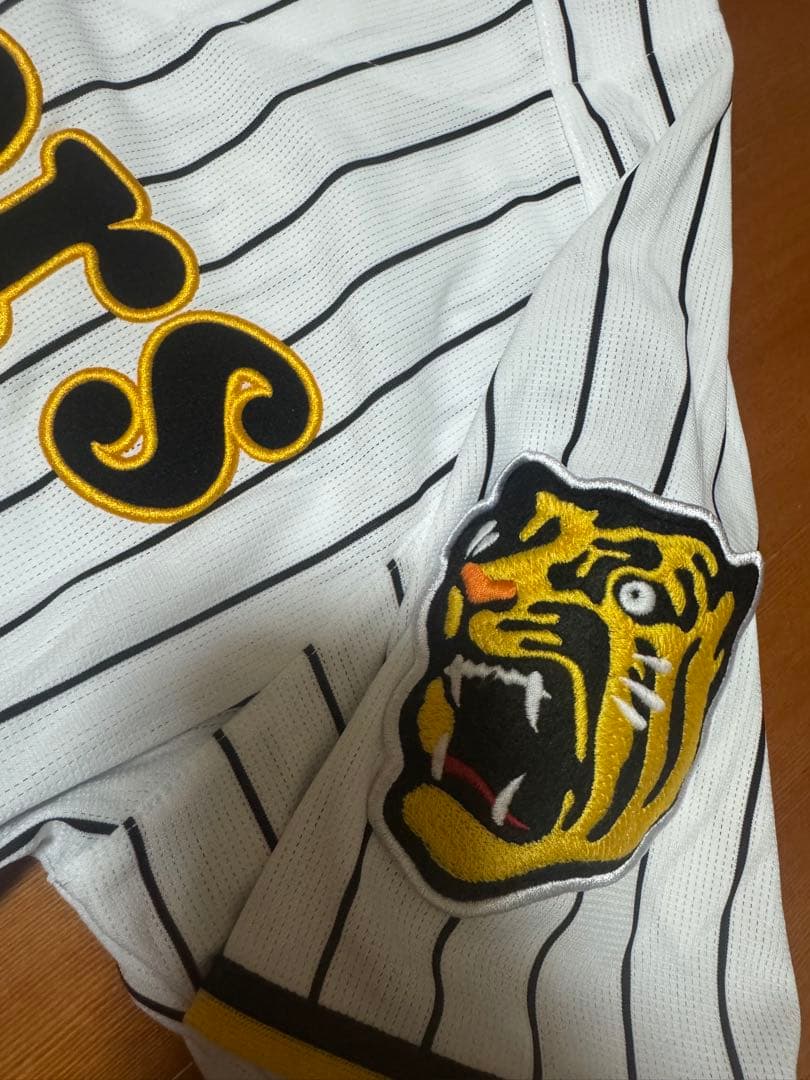 〔の森下翔太選手 〕Tigers ユニフォーム 1番 ストライプ