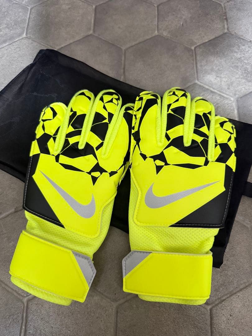 adidas サッカーボールとシューズセット NIKEキーパーグローブ