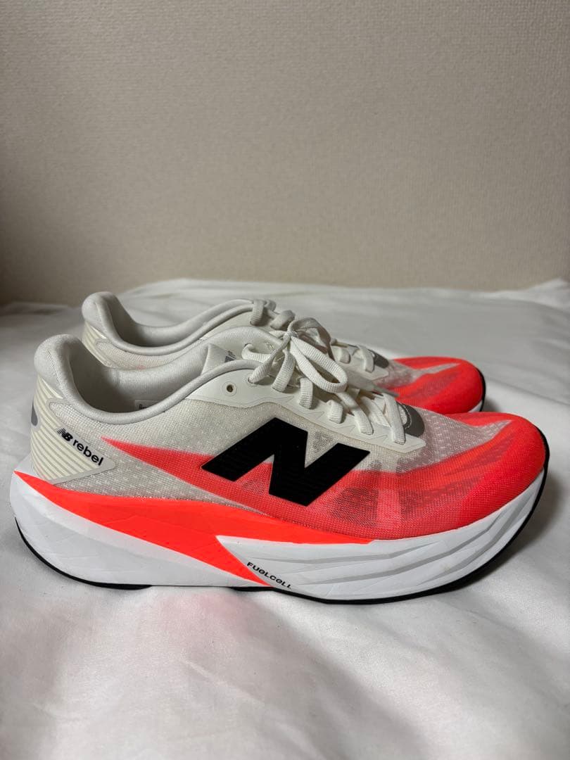 美品 New Balance FuelCellレベルv5 27cm