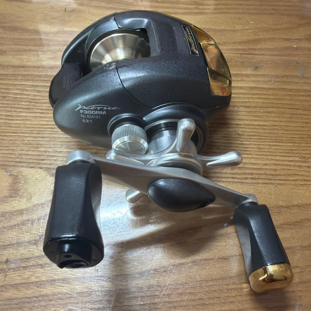 リョービ　F3000RM ベイトリール　イクシオーネ