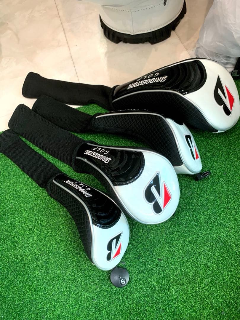 完売　美品　ブリヂストン　ツアーB XS キャディバッグ　3点式プロ　ヘッドカバ