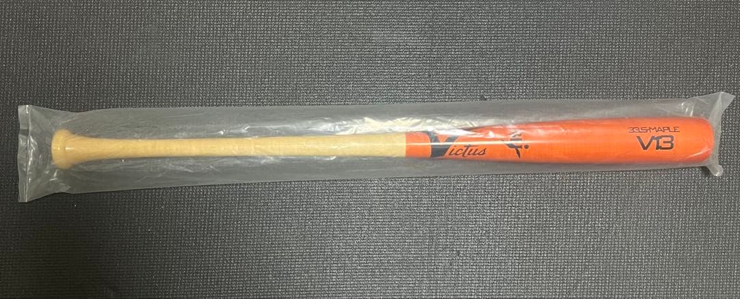 （aro89）ヴィクタス硬式木製バット　新品