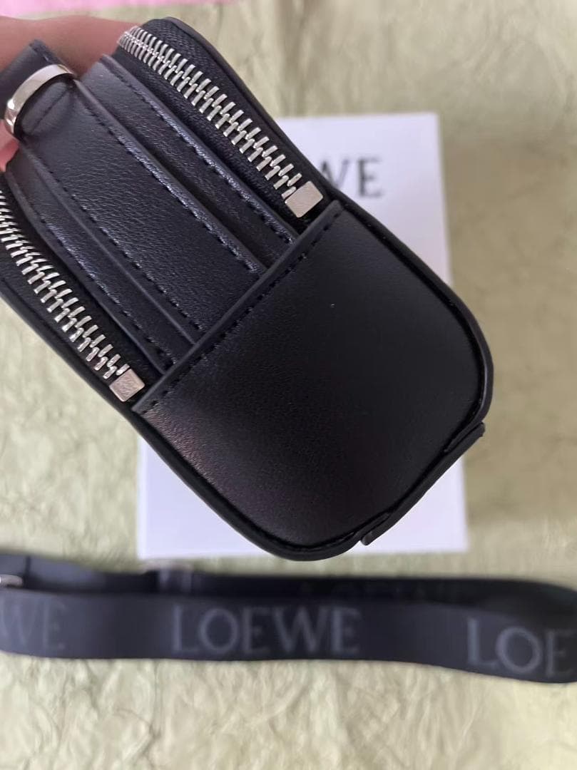 LOEWE ブラックレザー バッグ~~~