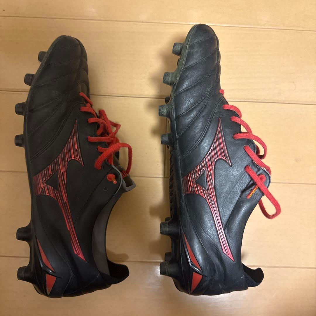 Mizuno Morelia ブラック/レッド スパイク