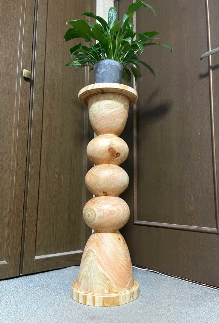 丸太　(ハピネス三茶)　観葉植物スタンド 球体デザイン
