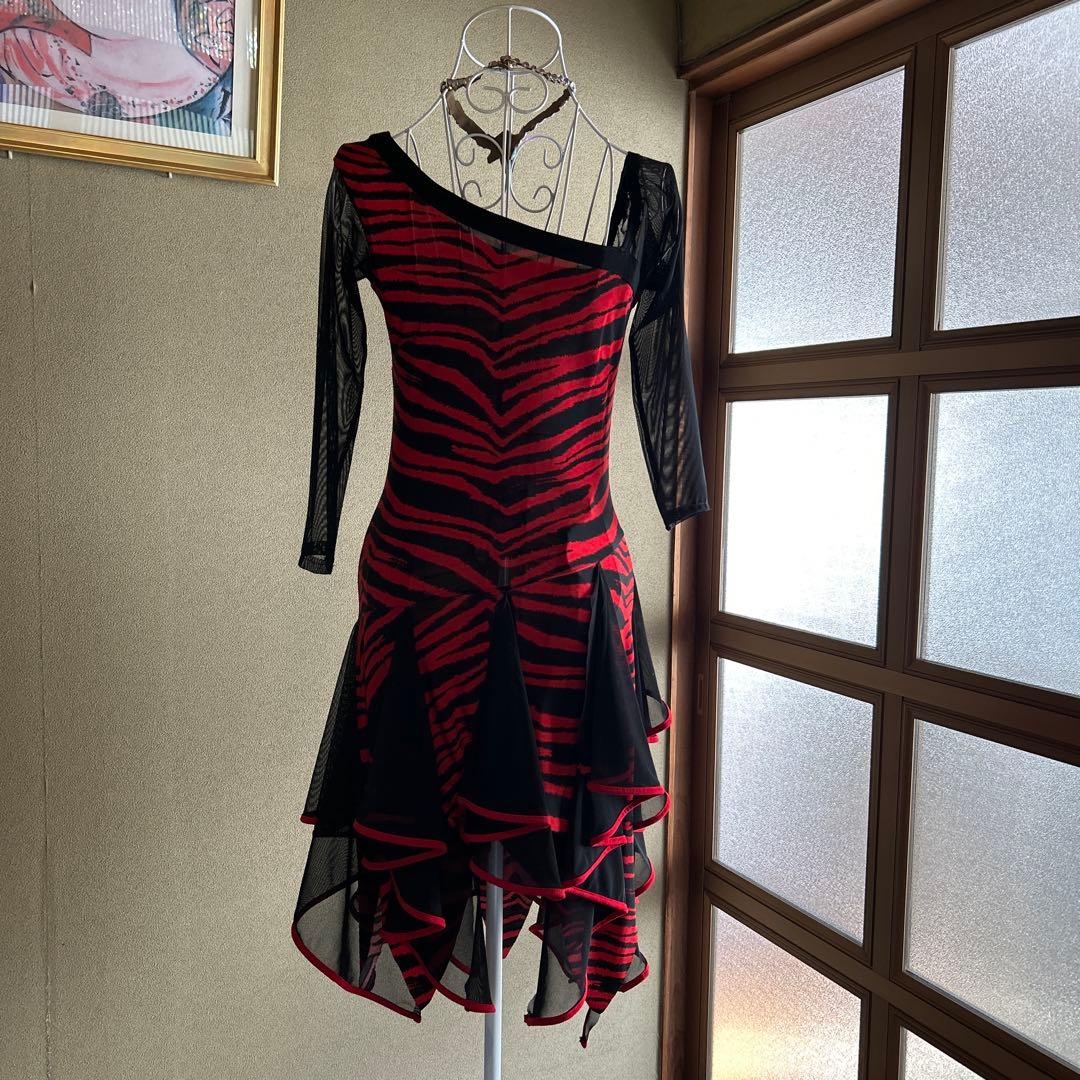社交ダンスドレス 赤黒ストライプ