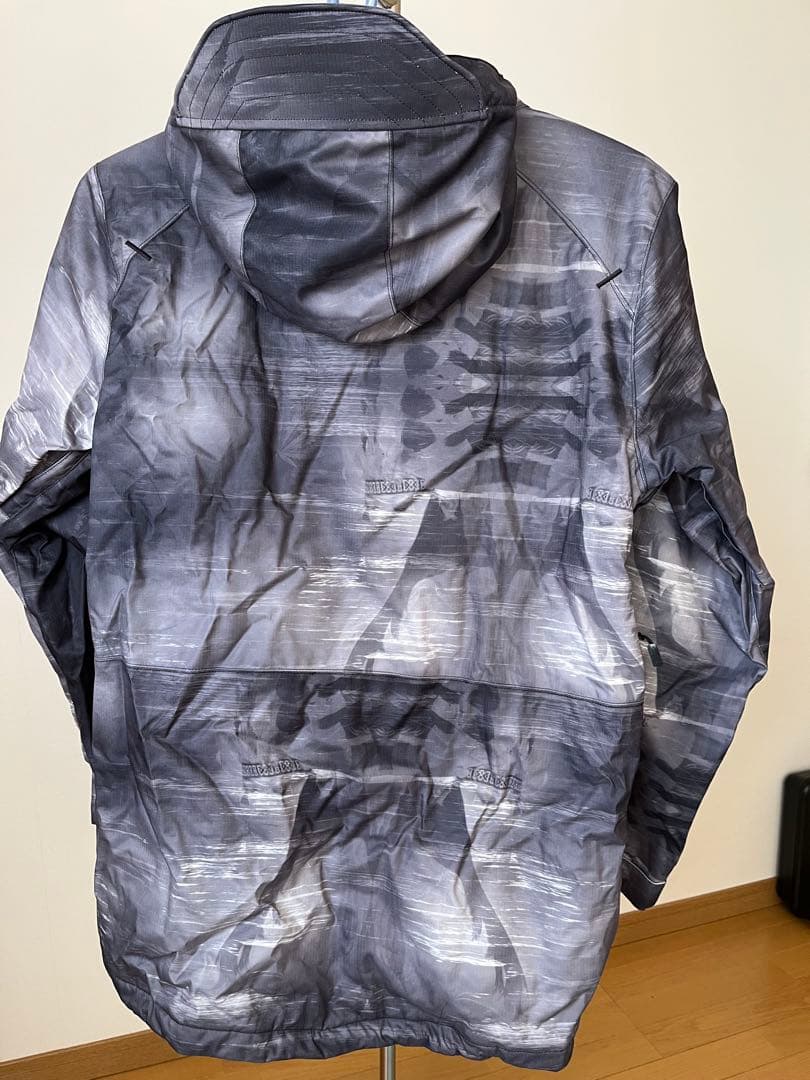 ☆新品☆ VOLCOM スノーボードジャケット グレー系