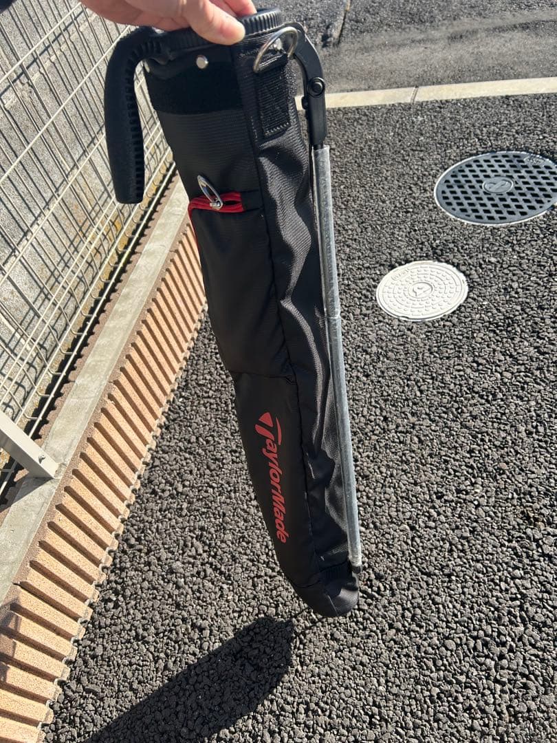 TaylorMade ミニバック 黒/赤 スタンド付き