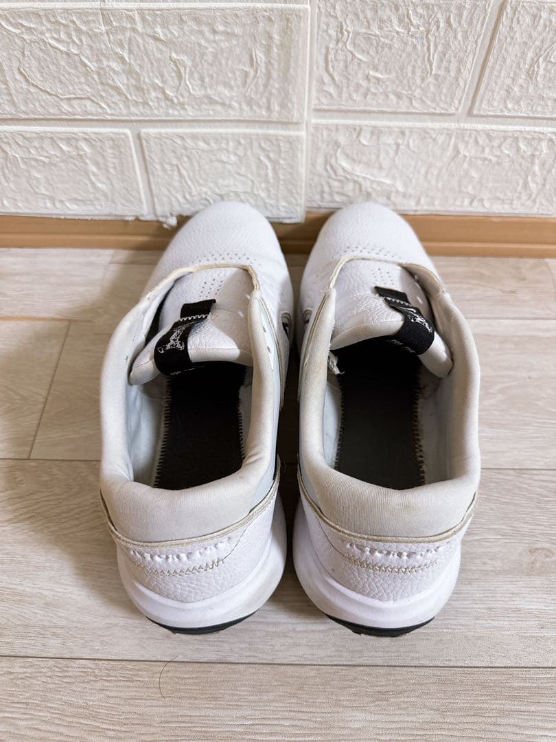 Nike ホワイト スポーツシューズ　27.5cm と27cm同梱
