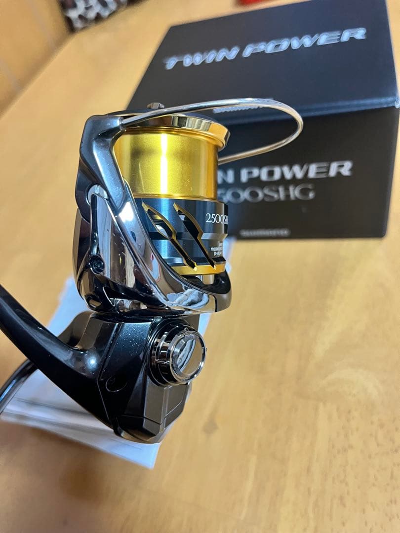 シマノ　20ツインパワー2500shg