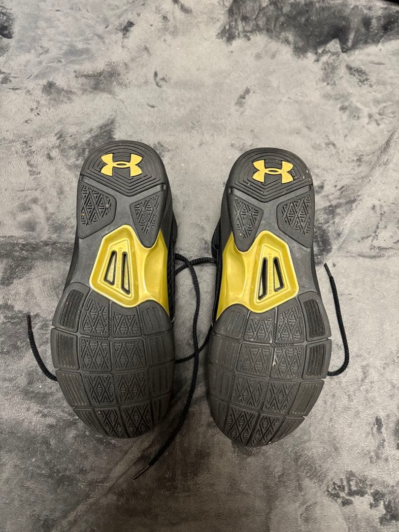 Under Armour バスケットボールシューズ ブラック/ゴールド