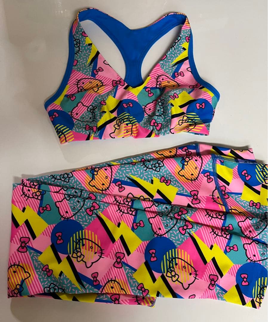 正規品★USED! Zumba ×HELLO KITTY柄上下セットS