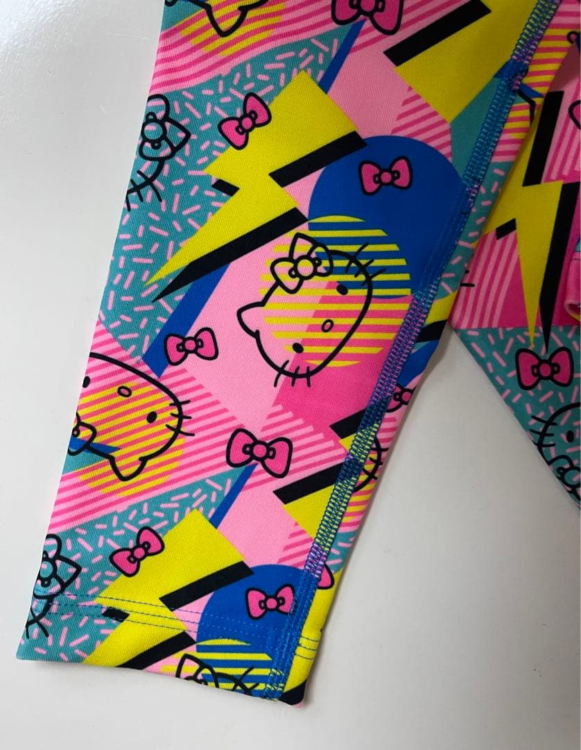 正規品★USED! Zumba ×HELLO KITTY柄上下セットS