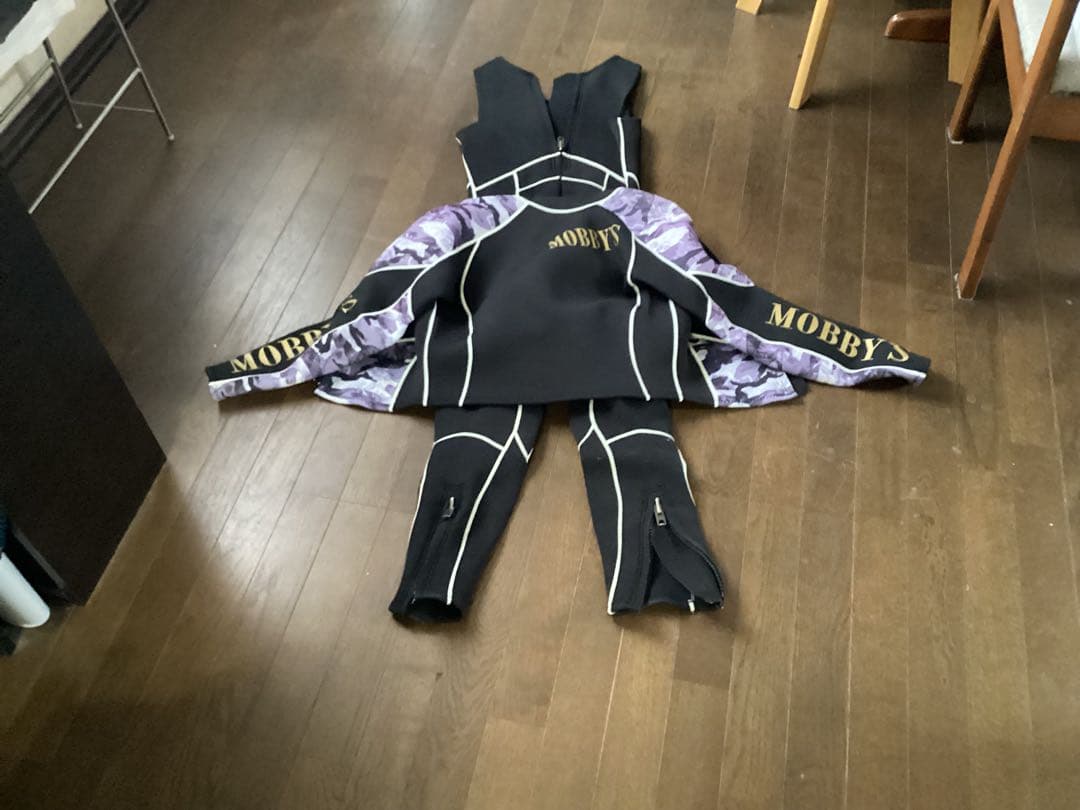 MOBBY'S フルスーツ 黒と紫
