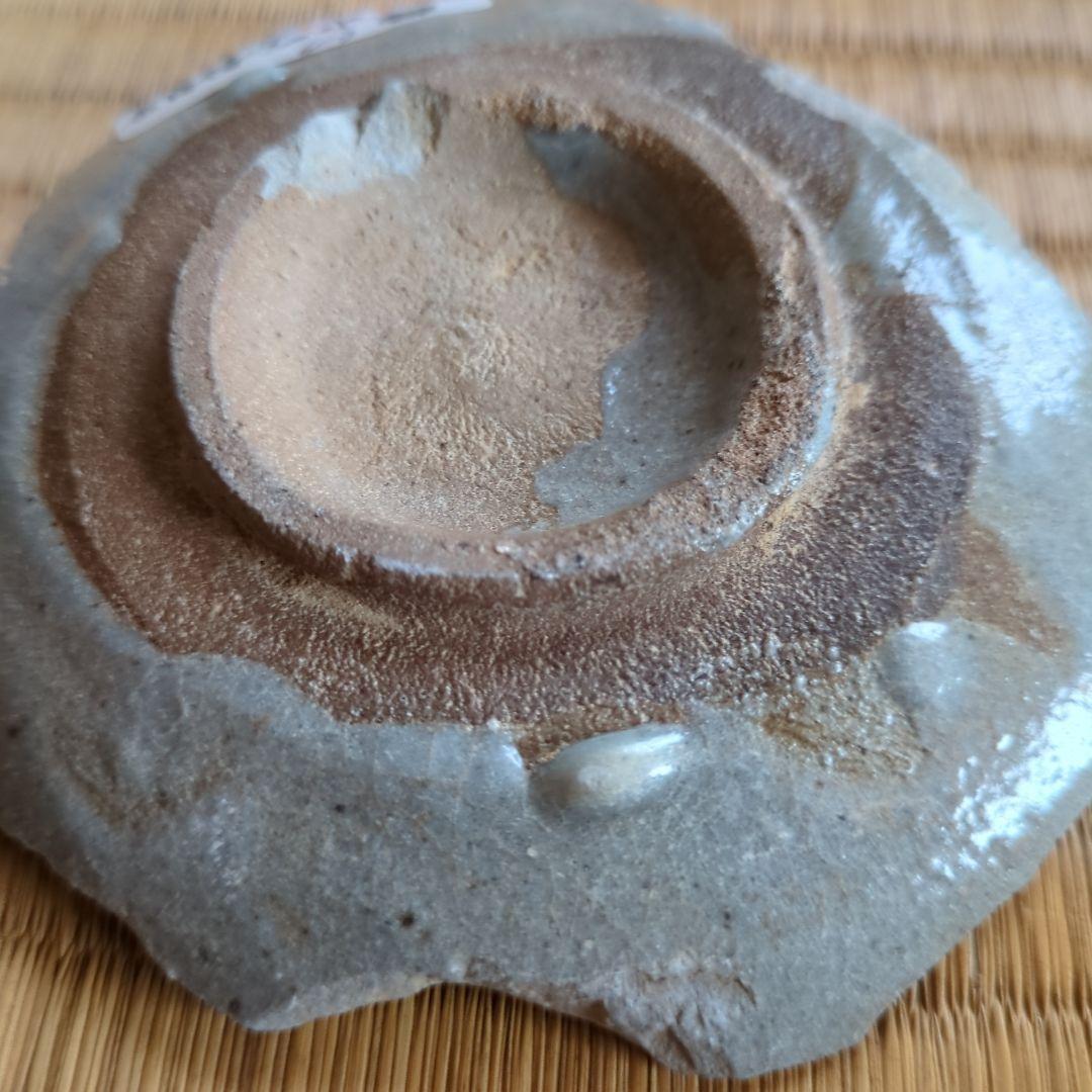 植物模様の灰色陶器皿　古唐津の陶片　錆谷窯発掘品