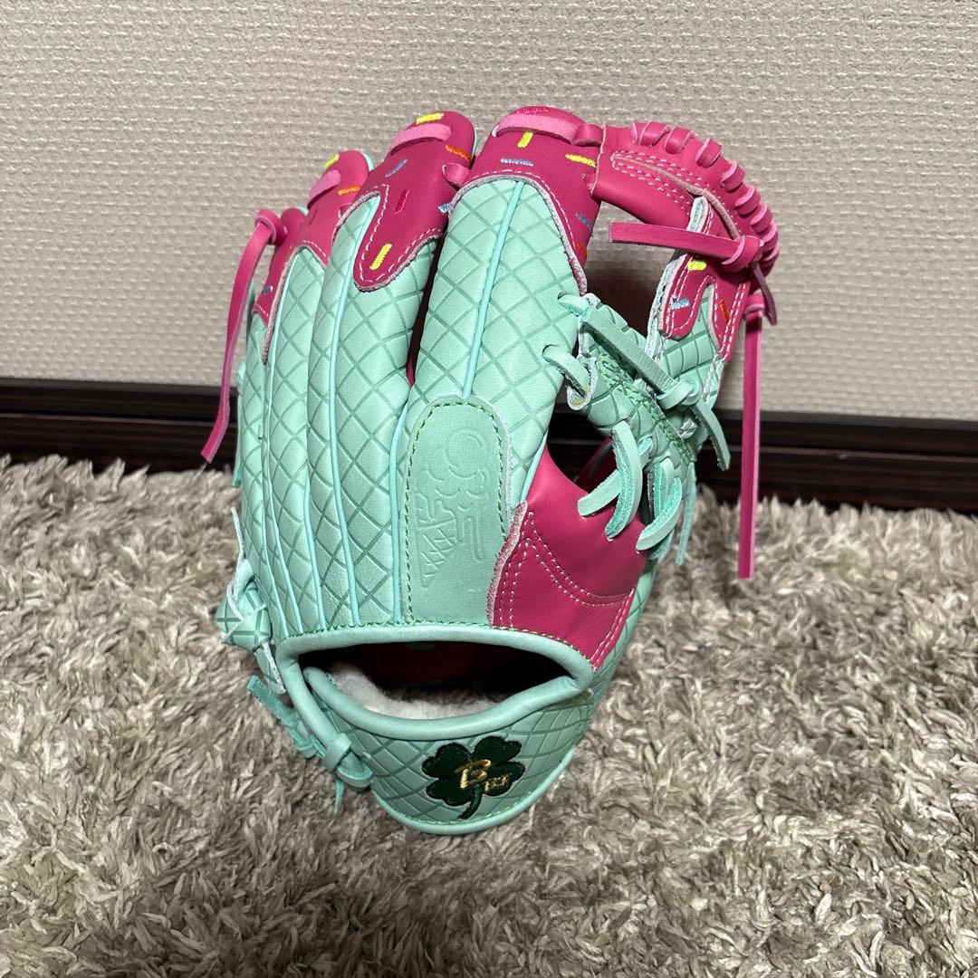 ビ*ナ様 【入手困難】アイスクリームグローブ 硬式内野手用