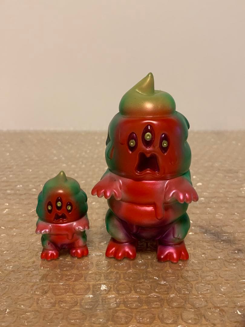 アートジャンキー とぐろ怪獣シットン&ミニシットン メタリック 赤 緑 紫 金