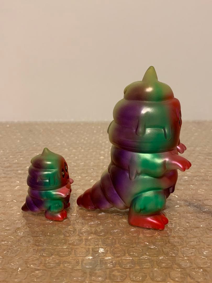 アートジャンキー とぐろ怪獣シットン&ミニシットン メタリック 赤 緑 紫 金