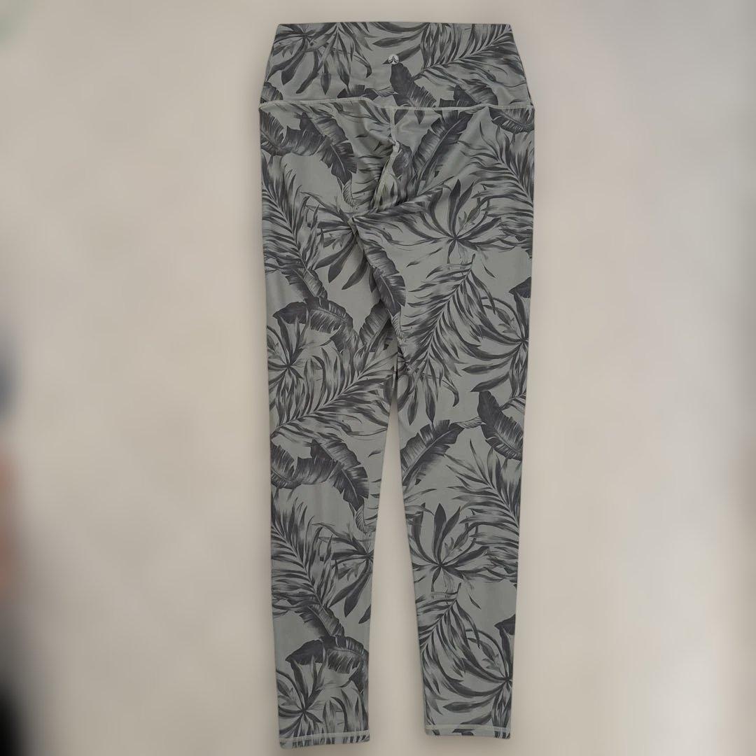 ヨガウェア セット Mサイズ 黒 Tシャツ 植物柄レギンス