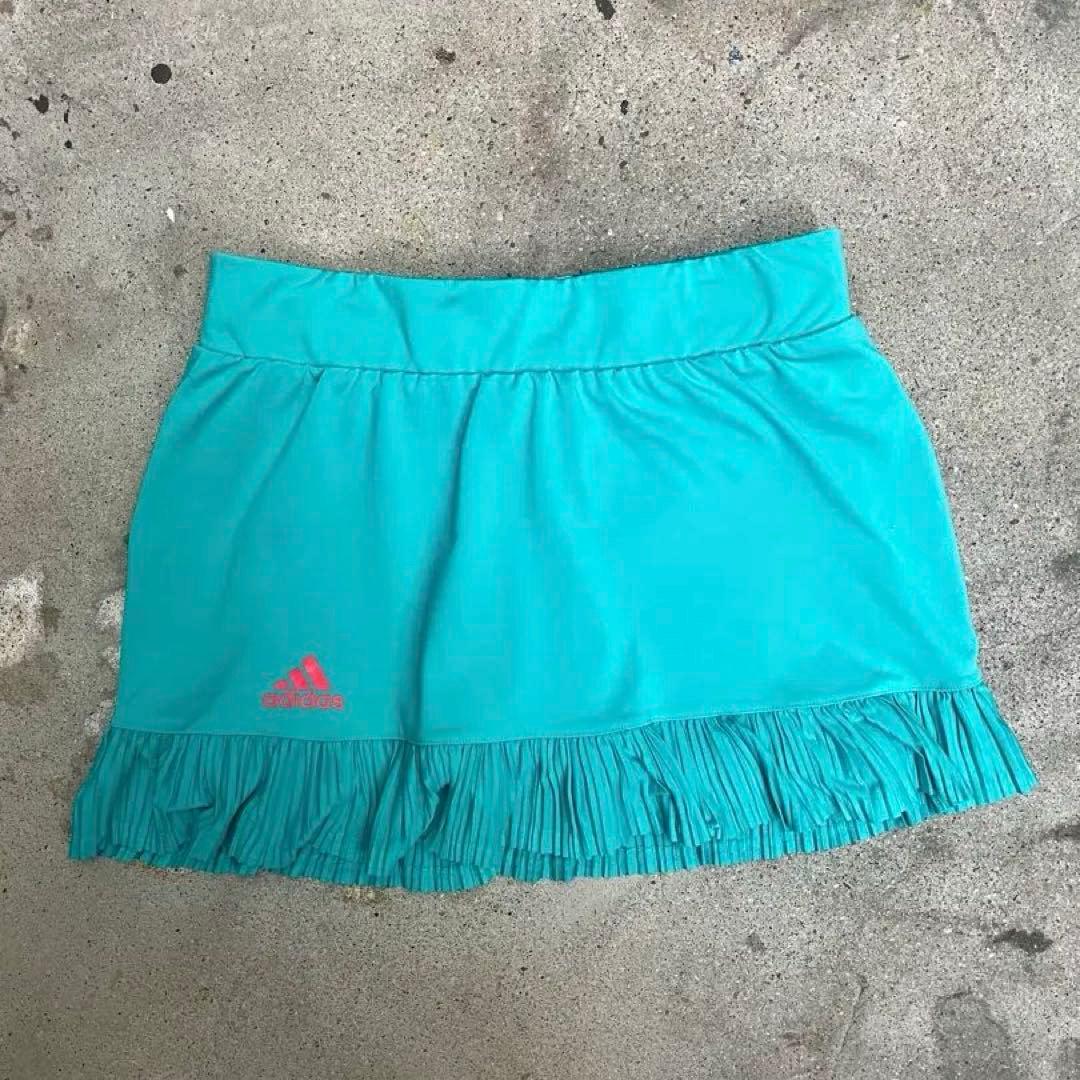 Adidas スポーティーシック セットアップ（プリーツスカート・ノースリーブ）