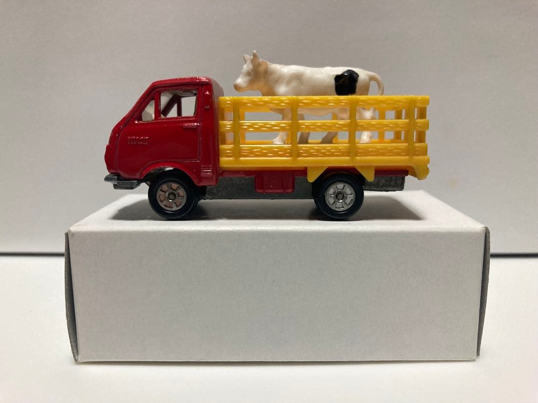 トミカ　日本製　ハイエース　牧場トラック　牛付き　当時物