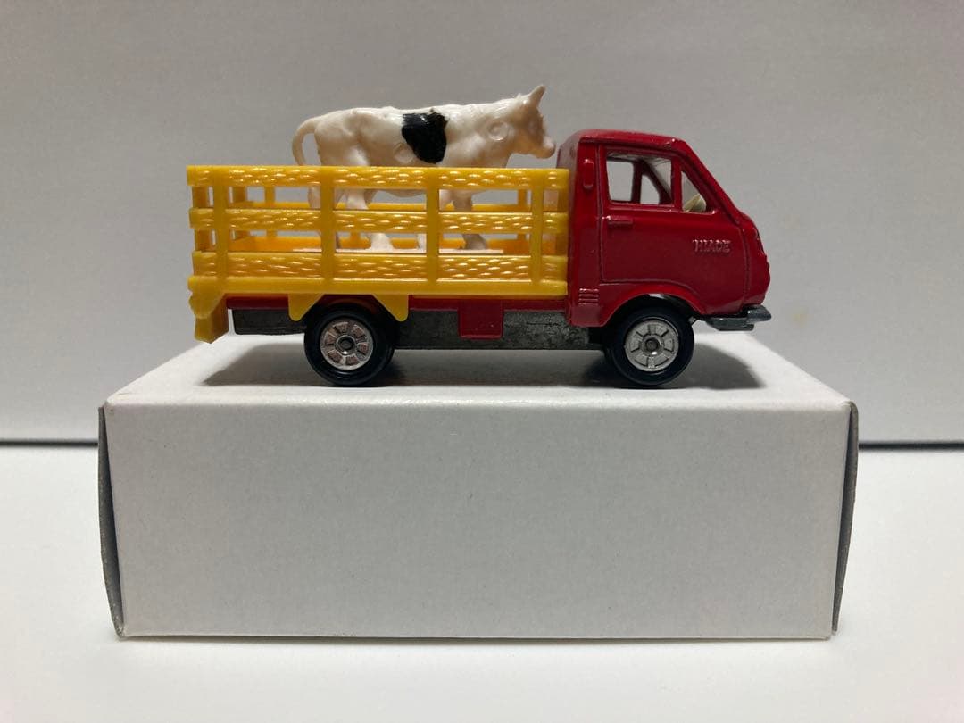 トミカ　日本製　ハイエース　牧場トラック　牛付き　当時物