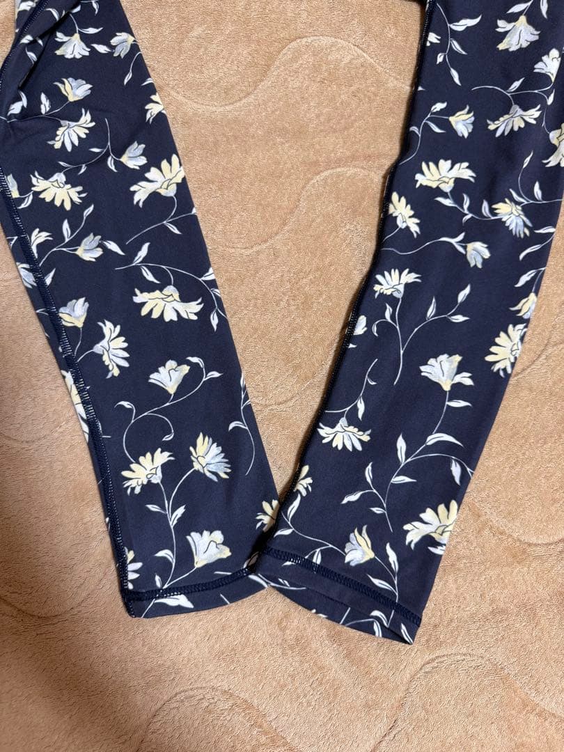 【美品】emmi yoga ×ayaコラボ FLOWER セットアップ
