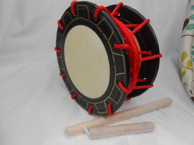 (送料無料)14.980円　Rエイサー締め太鼓25cm 撥付き　跳ねよう