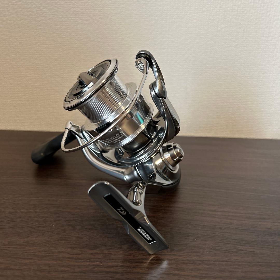 美品　22イグジストLT4000-XH ダイワ
