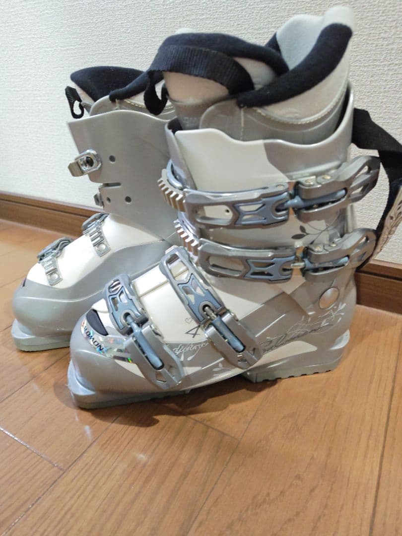 女性用スキーブーツ 23cm シルバー SALOMON