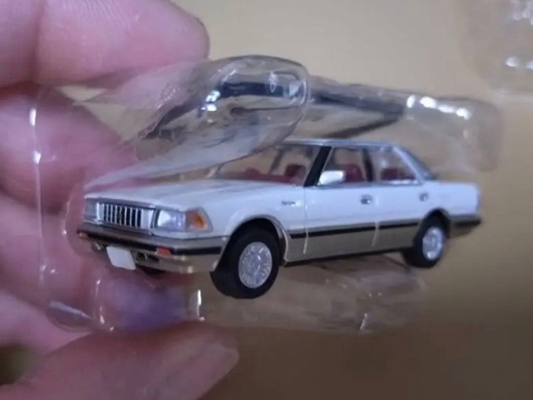 クラウン ロイヤルサルーンS/C パール2 トミカリミテッド