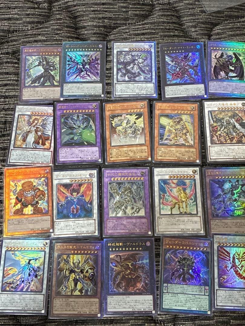 遊戯王 新旧レリーフ33枚まとめ売りセット