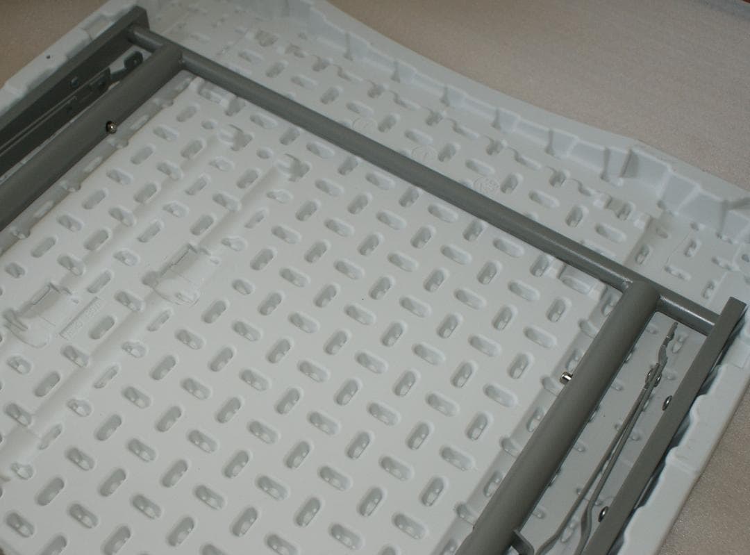 二つ折り畳み式 大型デスク１台 ホワイト 新古品
