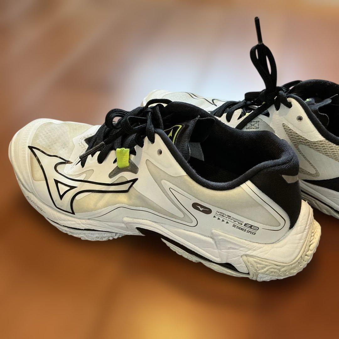 Mizuno Wave Lightning Z8 バレーボールシューズ(24cm