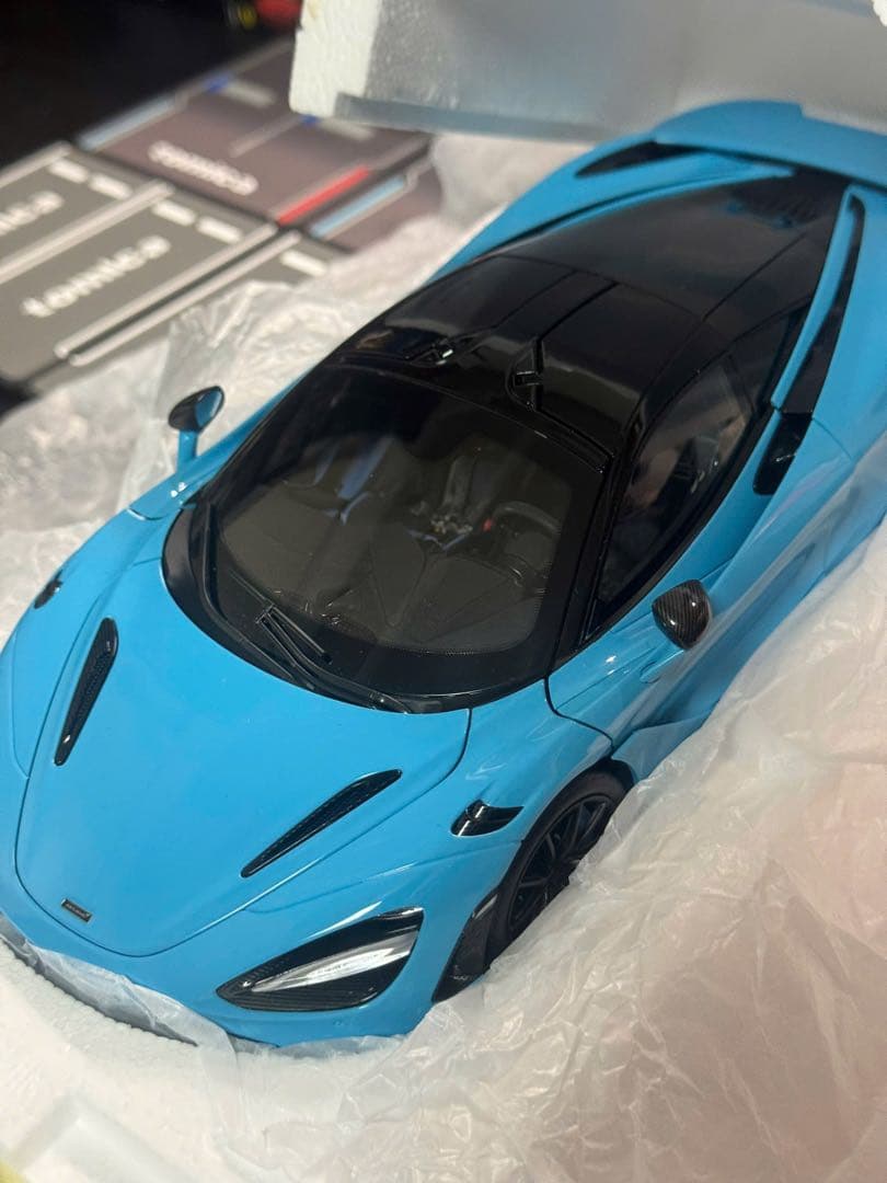 マクラーレン 765LT 1/18 スケールモデルミニカー