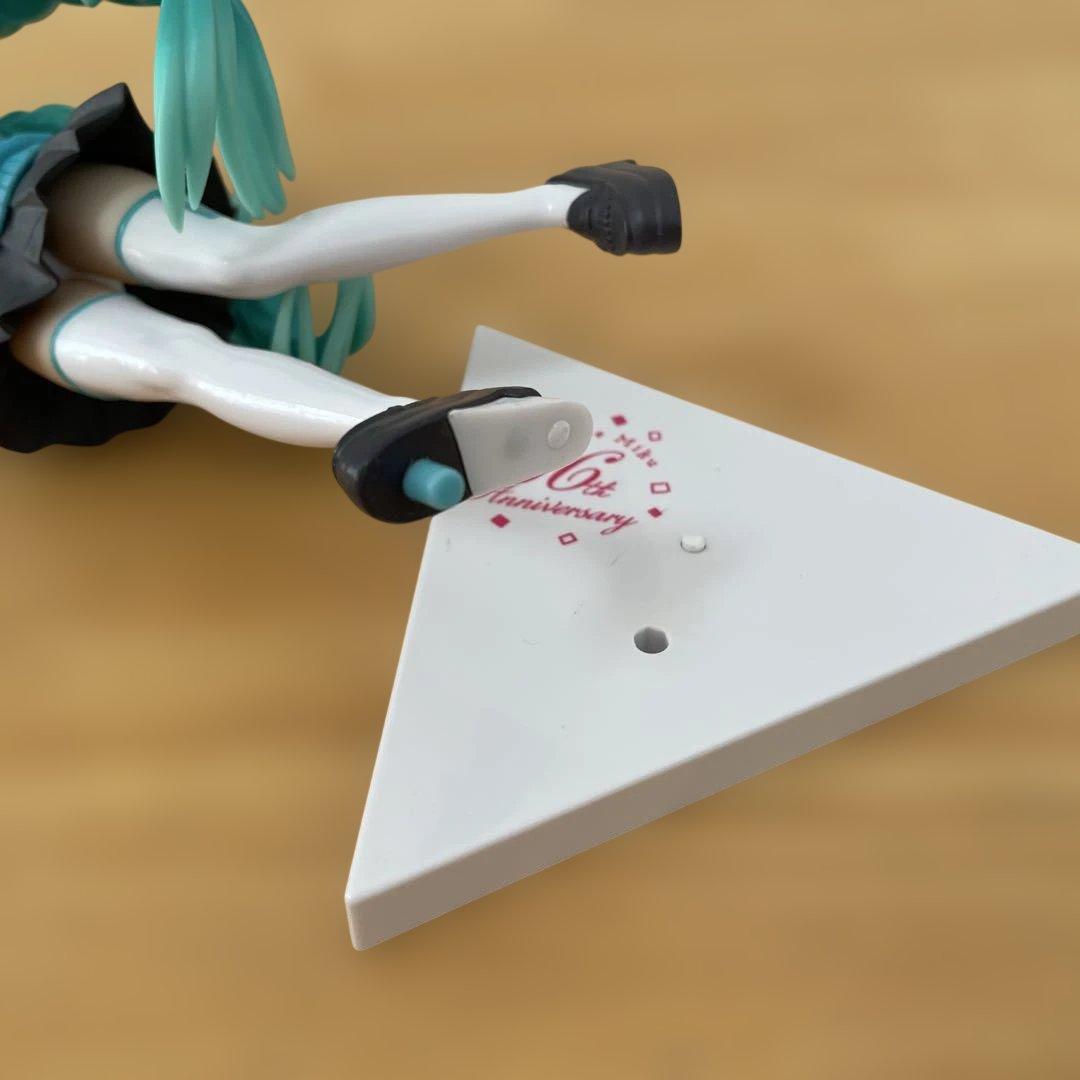 初音ミクフィギュア　肩ズン　缶バッジ
