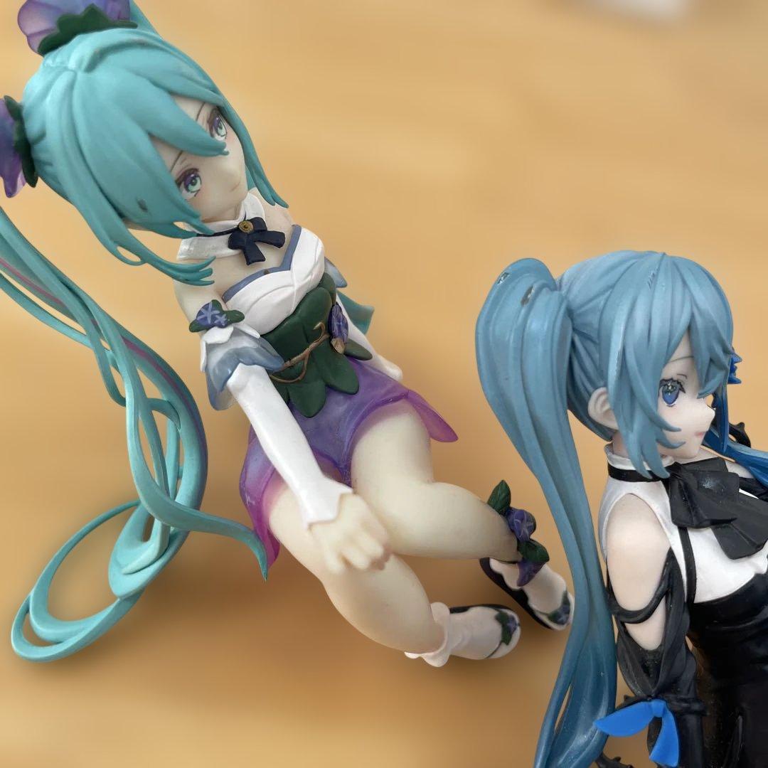 初音ミクフィギュア　肩ズン　缶バッジ