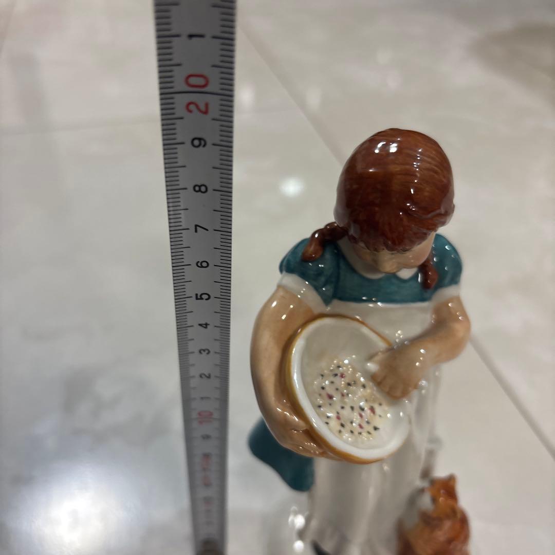 RoyaI DouIton ロイヤルドルトン少女と猫の陶器製置物 約20cm