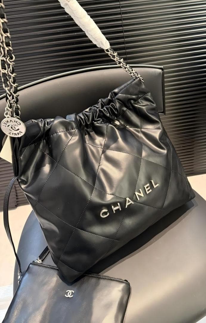 ノベルティ レザー ショルダーバッグ シルバー 金具