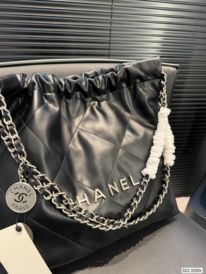 ノベルティ レザー ショルダーバッグ シルバー 金具