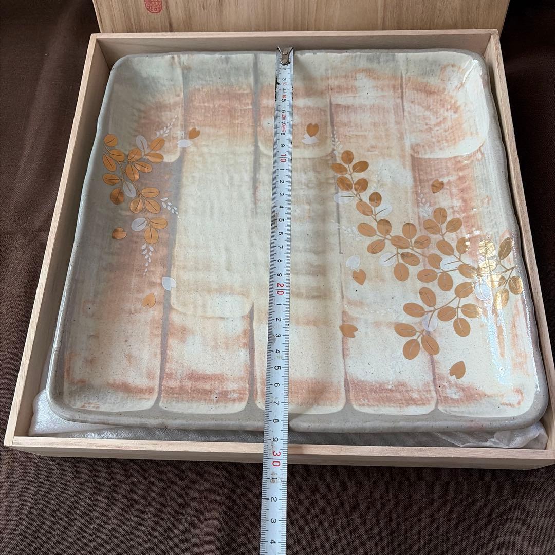 たち吉和風食器セット（盛皿、角皿・盛鉢）　金彩草花