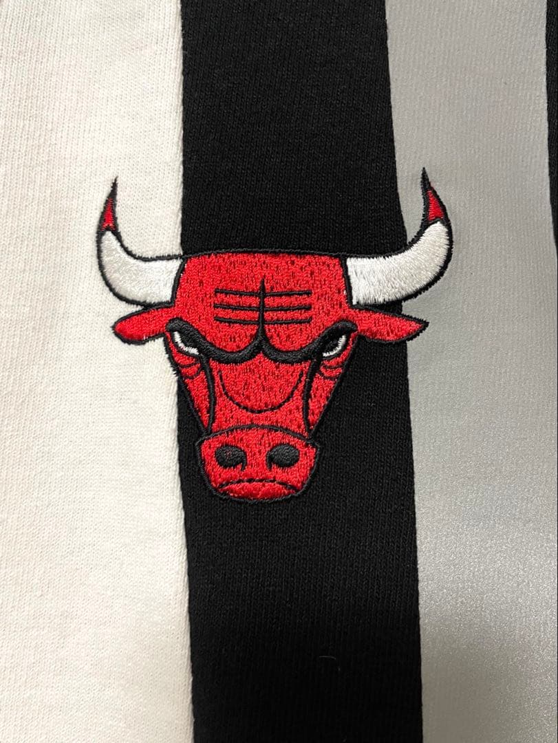 新品　オフ ザ コート チーム ラグビーシャツ　ブルズ　Mサイズ　NBA