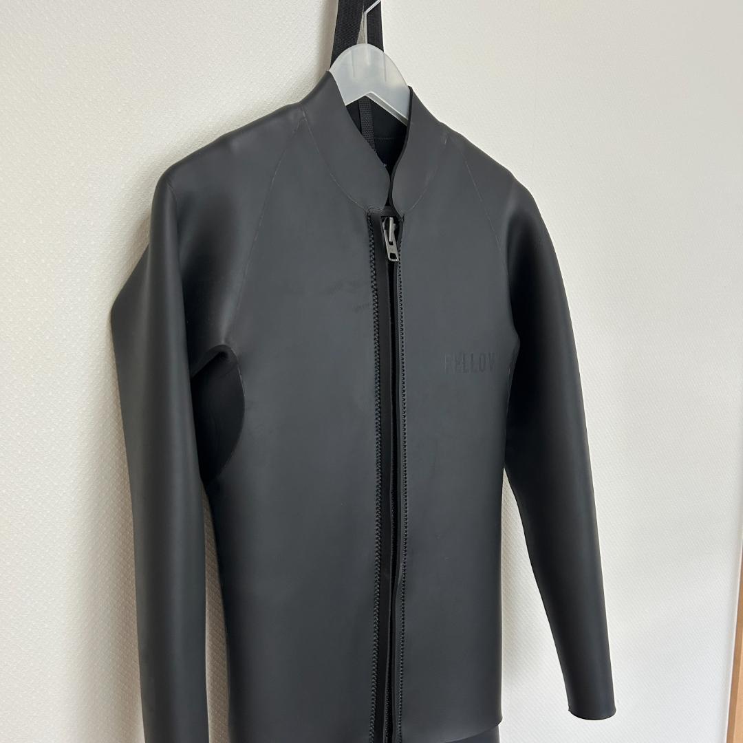 フルスーツ 黒 フロントジッパー 膝パッド付き　L