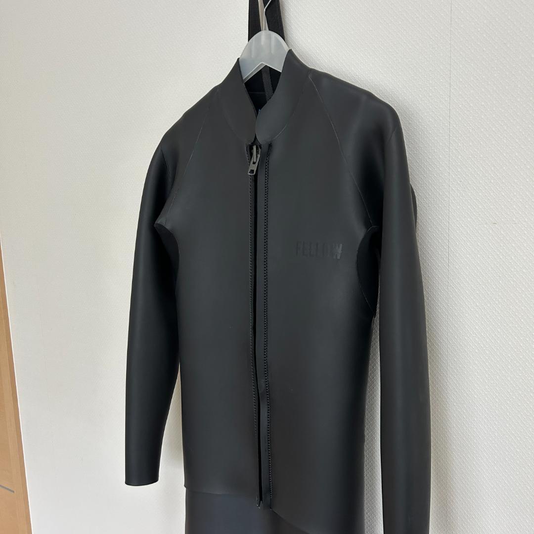 フルスーツ 黒 フロントジッパー 膝パッド付き　L