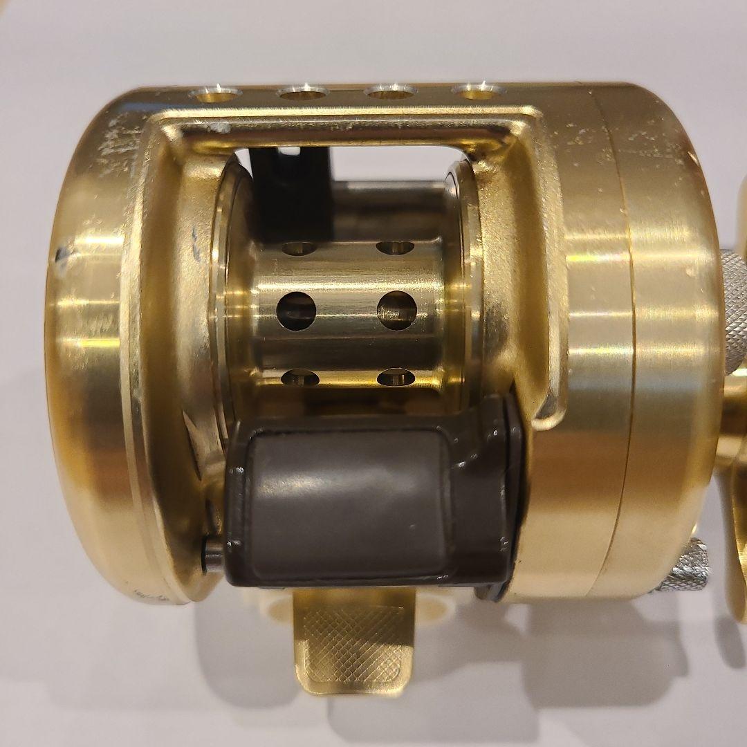 SHIMANO カルカッタ 100 XT ベイトリール　シマノ 右ハンドル