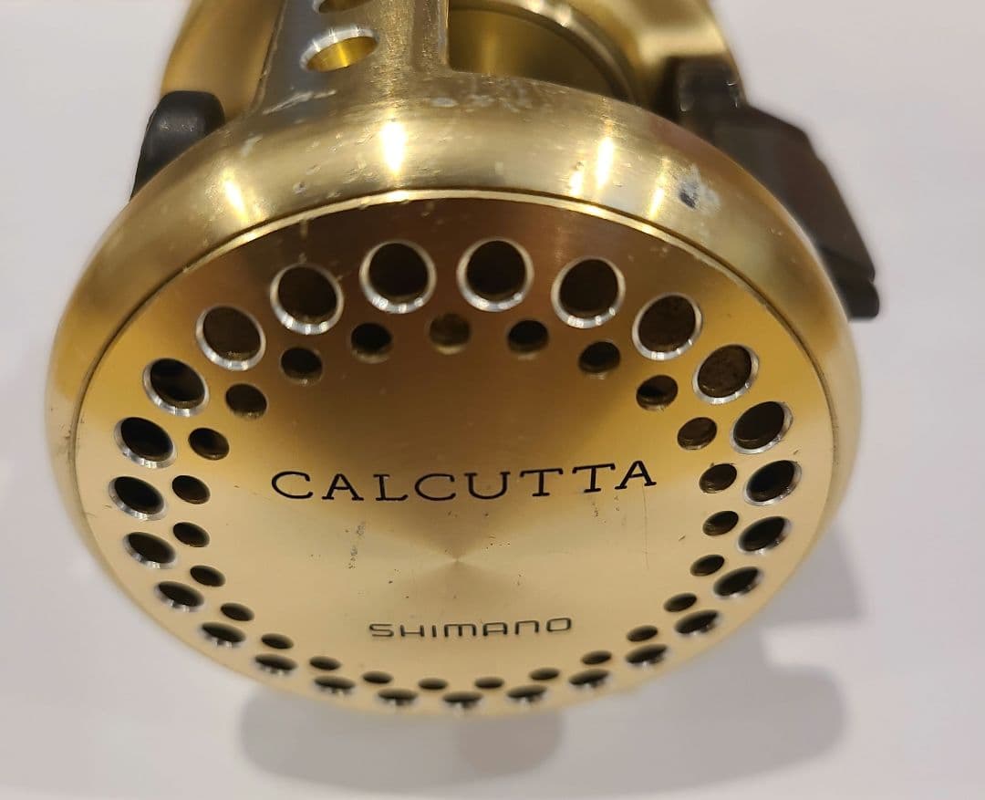 SHIMANO カルカッタ 100 XT ベイトリール　シマノ 右ハンドル