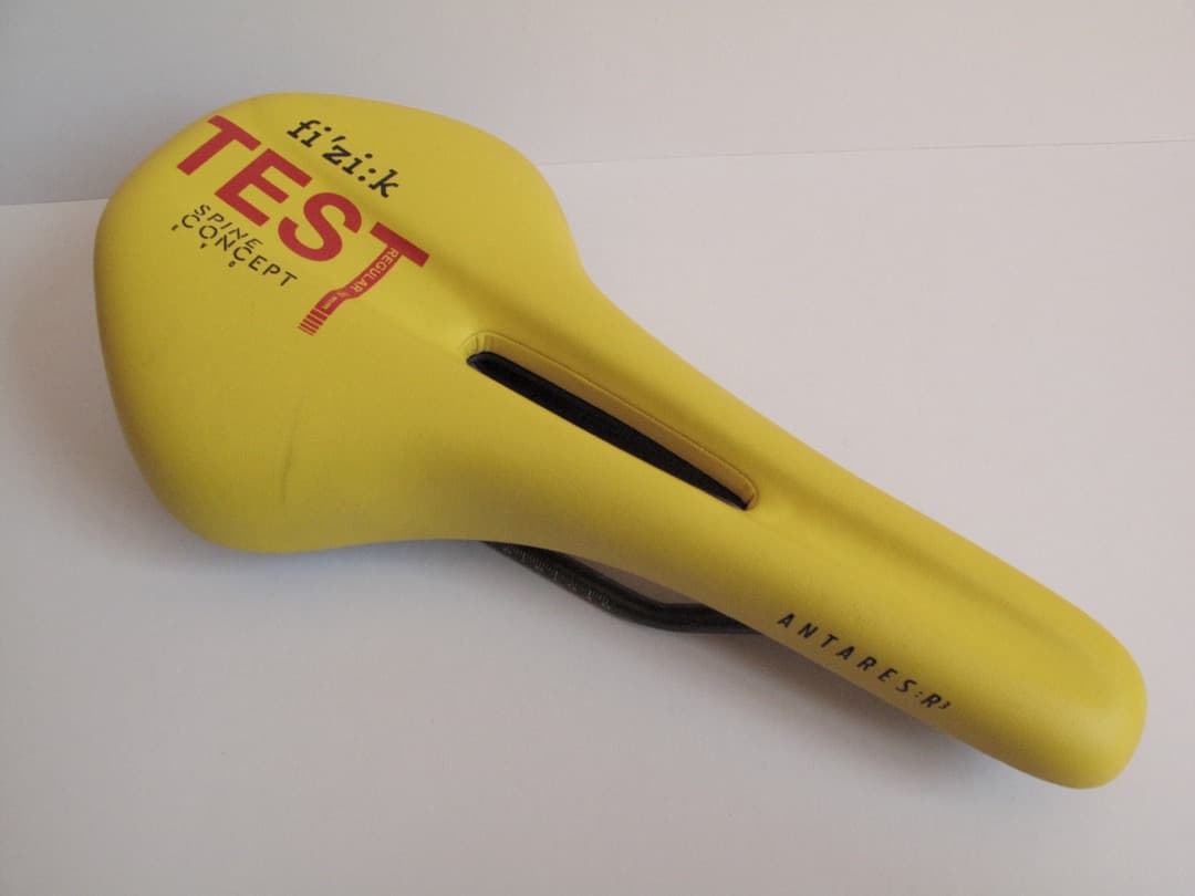 fi'zi:k Antares R3 TEST Saddleイエローカラーサドル