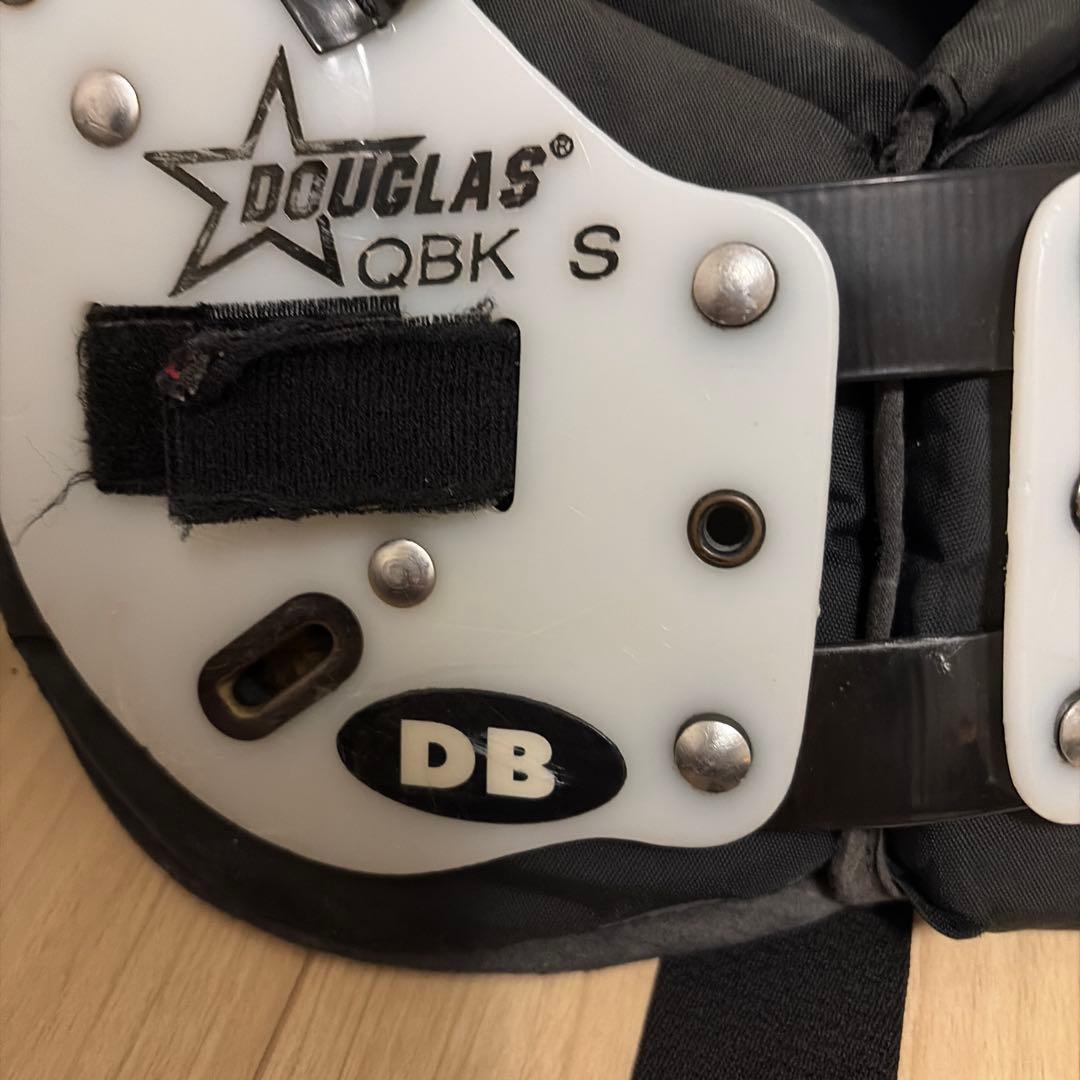 ダグラス Douglas QBK S ショルダー Sサイズ アメフト 防具