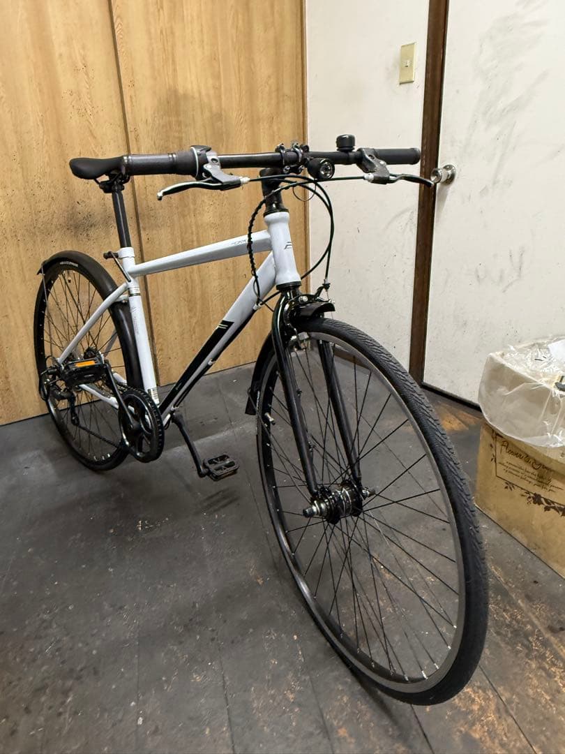 中古車　クロスバイク　LEDオートライト　6段変速　700C　美品