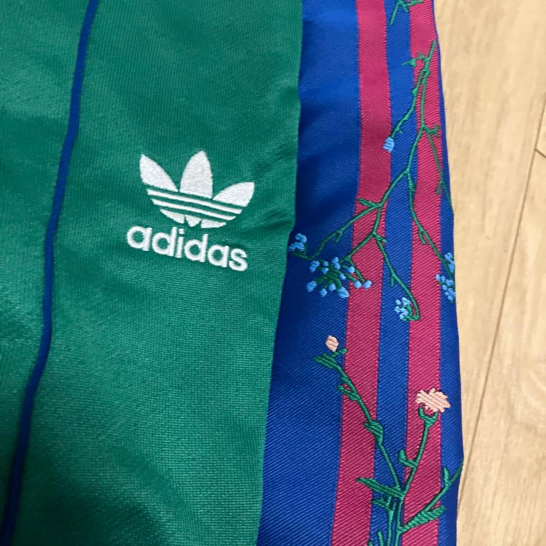 adidas グリーン ジャージパンツ TWICEモモ着用
